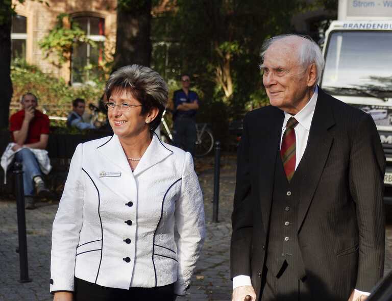 Oberbürgermeisterin Dietlind Tiemann und Vicco von Bülow Loriot