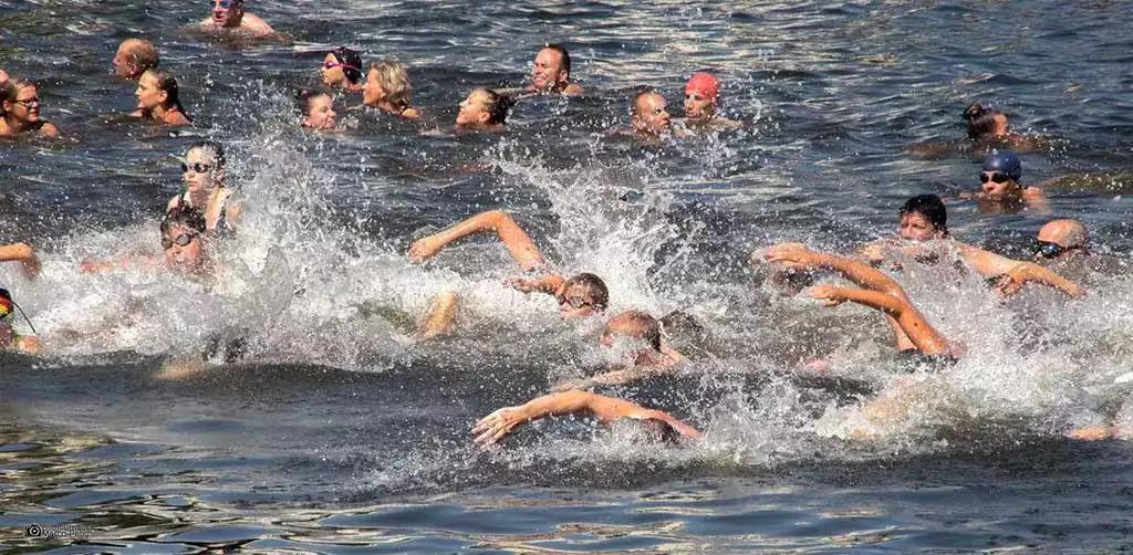 Brückenschwimmer Bild: Marco Petig