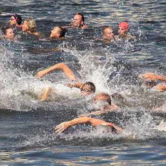 Brückenschwimmer Bild: Marco Petig