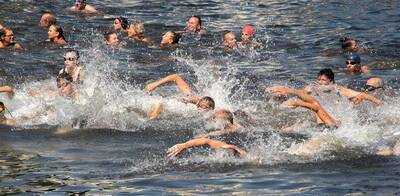 Brückenschwimmer Bild: Marco Petig