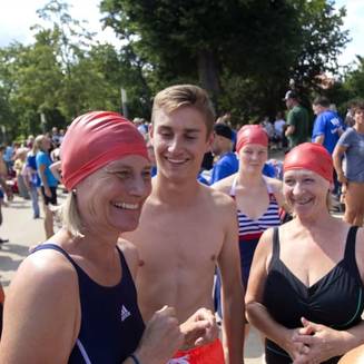 Brueckenschwimmen 16