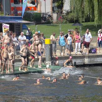 Brueckenschwimmen 20