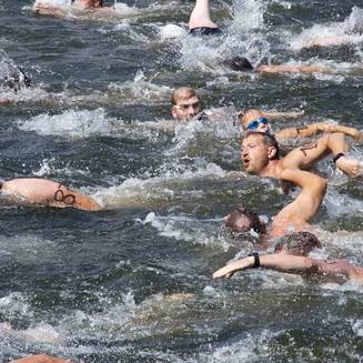 Brueckenschwimmen 22