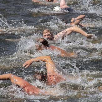 Brueckenschwimmen 23