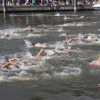 Brueckenschwimmen 24