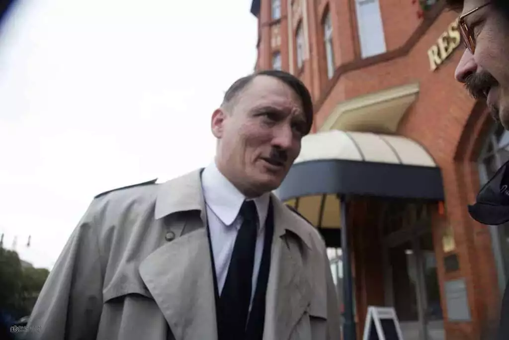 Adolf Hitler wird von Burgschauspieler Oliver Masucci verkörpert