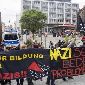 „Hitler“ besuchte die Havelstadt - Fotobrb: Faszination Fotografie aus Brandenburg an der Havel NPD Demo 14 6