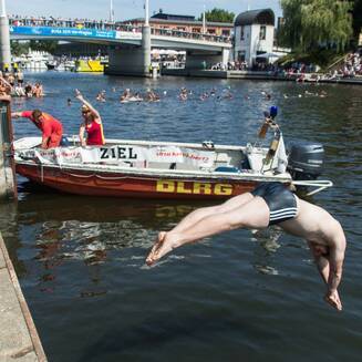 25_Brandenburger_Brueckenschwimmen_ 2015_16