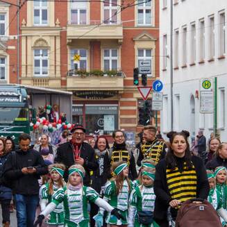 Umzug der Narren durch die Luckenberger Straße von Brandenburg an der Havel