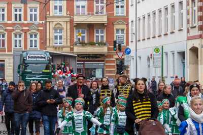 Umzug der Narren durch die Luckenberger Straße von Brandenburg an der Havel