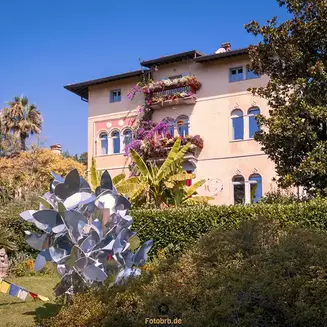 Wohnhaus und Museum von André Heller in Mitten des Heller Garden