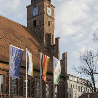 Flagge der Ukraine am Rathaus der Stadt Brandenburg an der Havel