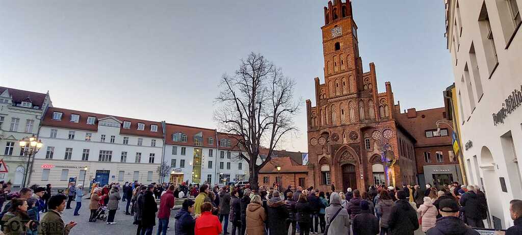 Mahnwache am Altstädtische Rathaus von Brandenburg an der Havel