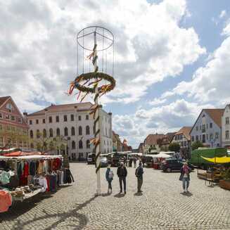 Heilbad Waren (Müritz): Garantiert ein Ort der Erholung - Fotobrb: Faszination Fotografie aus Brandenburg an der Havel Marktplatz mit dem Stadtgeschichtliches Museum
