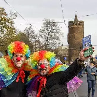 5. Jahreszeit startete fesselnd durch die Innenstadt - Fotobrb: Faszination Fotografie aus Brandenburg an der Havel Narren müssen bunt sein