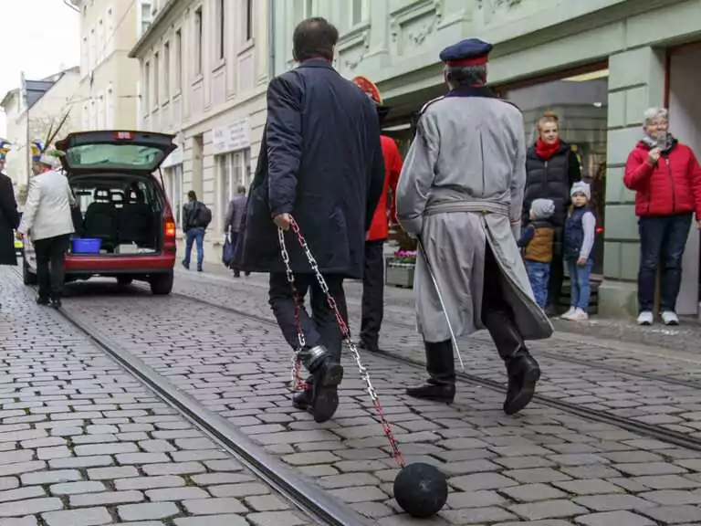 5. Jahreszeit startete fesselnd durch die Innenstadt