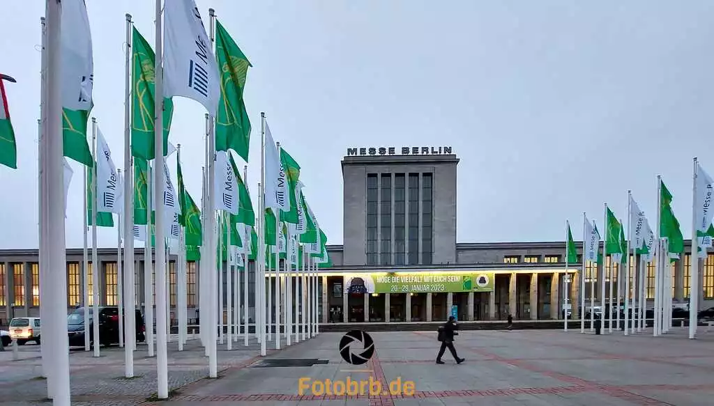 Blick zum Nordeingang der Messer Berlin
