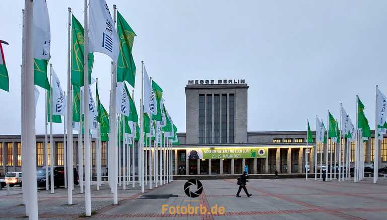 Blick zum Nordeingang der Messer Berlin