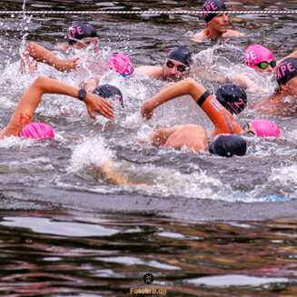 Brandenburger Brückenschwimmen mit 170 Teilnehmern