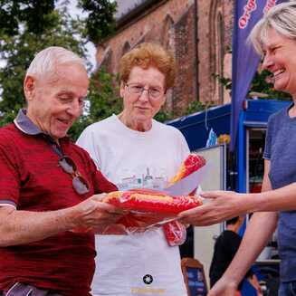 Landtagsabgeordnete Britta Kornmesser (SPD) bei der Ehrung