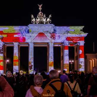 Brandenburger Tor bezaubernd erneut im besten Glanz