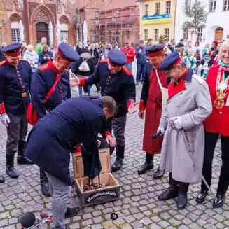 OB Scheller zahlte seine Auslöse für die Fußfesseln