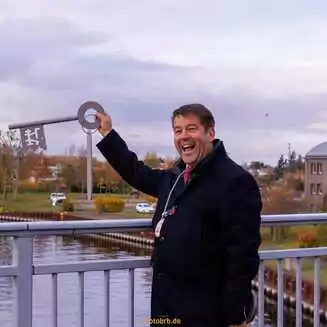 Herr Oberbürgermeister Scheller möchten Sie sich vom „Stadtschlüssel“ erleichtern?