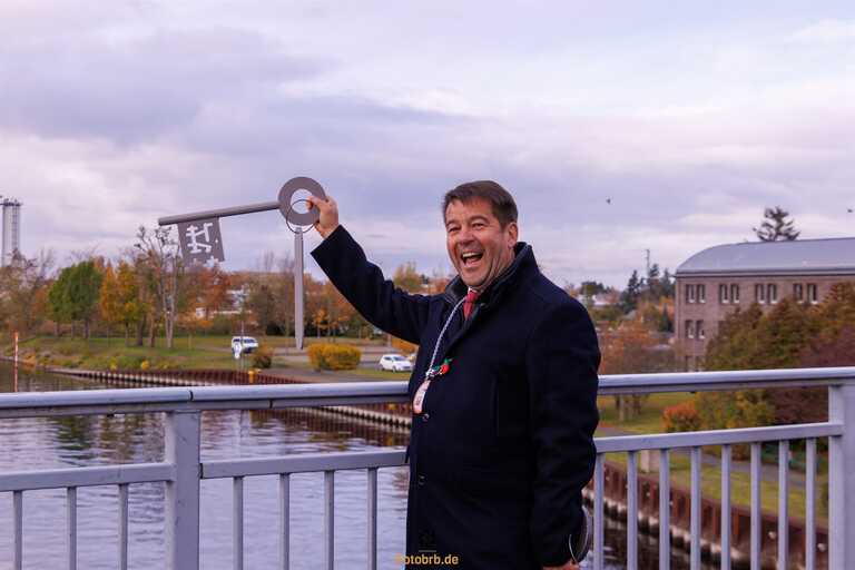 Herr Oberbürgermeister Scheller möchten Sie sich vom „Stadtschlüssel“ erleichtern?