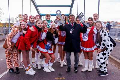 Narren der Roten Garde des BKC vereinnahmten OB Scheller