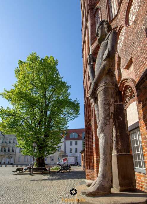 550 Jahre alte Roland am Altstädtischem Rathaus