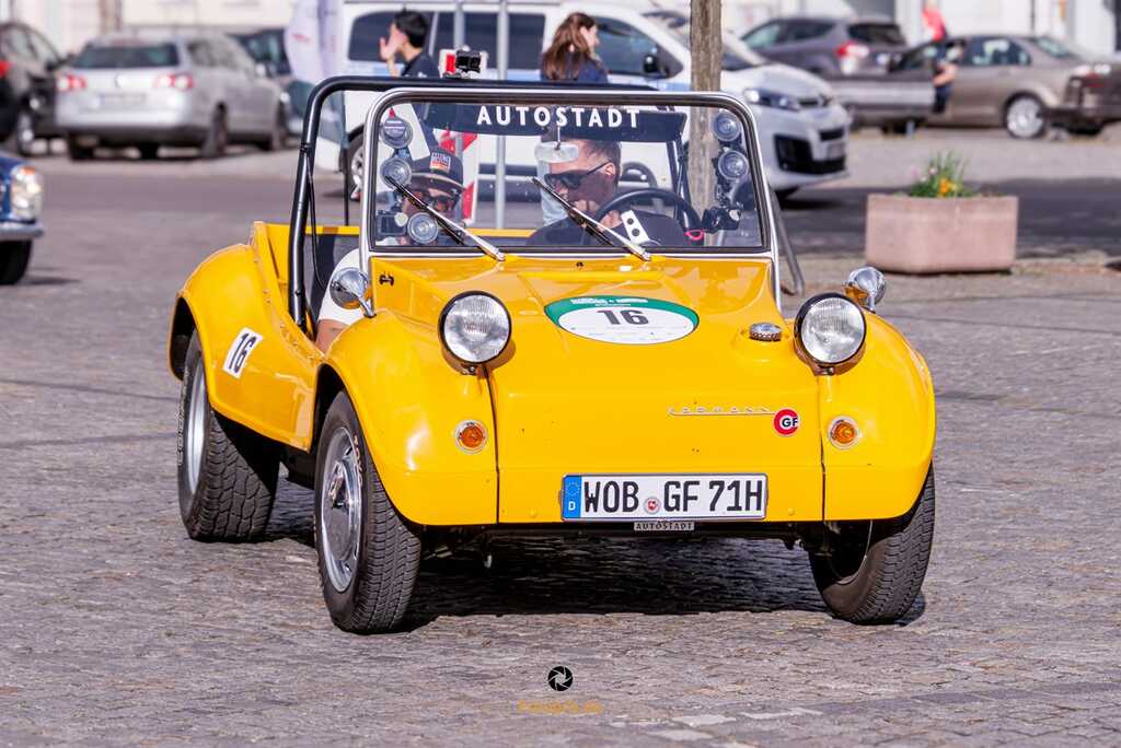Rennlegende Tim Schrick im Volkswagen Karmann Buggy BJ 1971