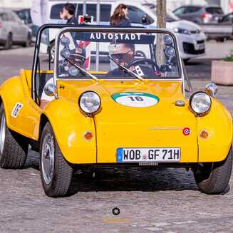 Rennlegende Tim Schrick im Volkswagen Karmann Buggy BJ 1971