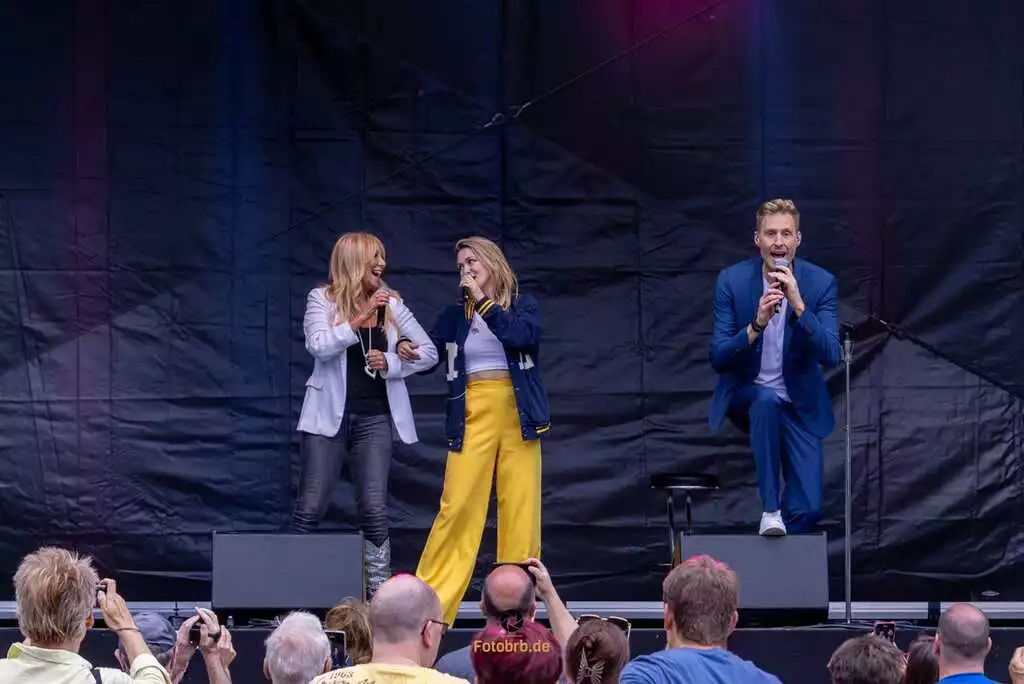 Maximilian Arland sowie Linda Hesse und die Italienerin Rosanna Rocci auf dem 59. Havelfest