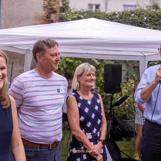 Ministerpräsident Dietmar Woidke zusammen mit Landtagsabgeordneten Udo Wernitz, Landtagsabgeordnete Britta Kornmesser und Bundestagsabgeordnete Sonja Eichwede.