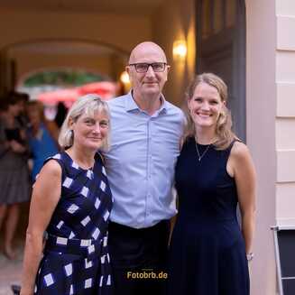 Ministerpräsident Dietmar Woidke zusammen mit Landtagsabgeordnete Britta Kornmesser und Bundestagsabgeordnete Sonja Eichwede.