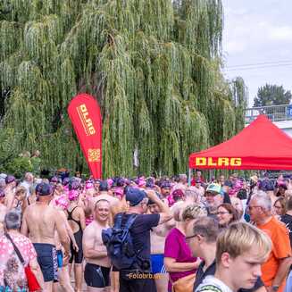 Die Stimmung bei 32. Brückenschwimmen war sehr gut