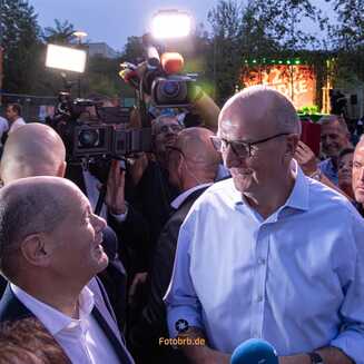 Bundeskanzler Olaf Scholz und Ministerpräsident Dietmar Woidke