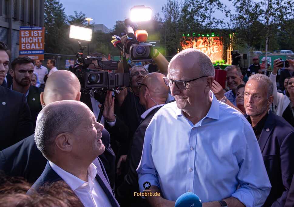 Bundeskanzler Olaf Scholz und Ministerpräsident Dietmar Woidke