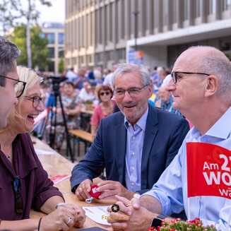 Woidke zusammen mit seinem Vorgänger Mattias Platzeck und der saarländischen Ministerpräsidentin Anke Rehlinger (SPD)