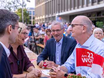 Woidke zusammen mit seinem Vorgänger Mattias Platzeck und der saarländischen Ministerpräsidentin Anke Rehlinger (SPD)