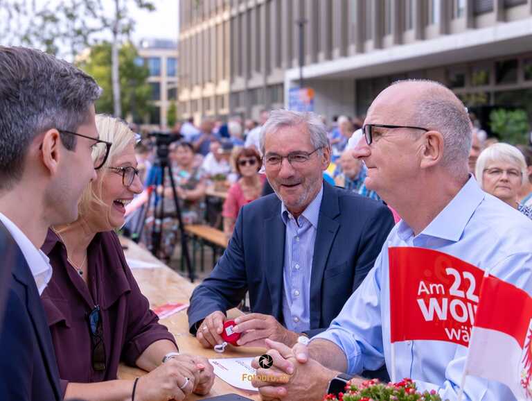 Woidke zusammen mit seinem Vorgänger Mattias Platzeck und der saarländischen Ministerpräsidentin Anke Rehlinger (SPD)