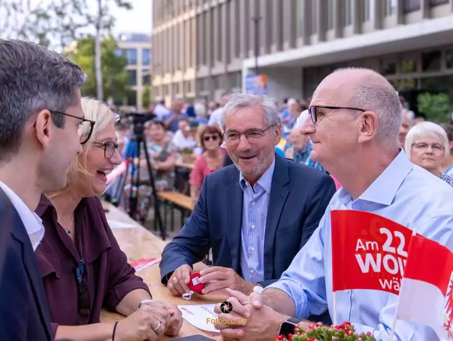 Woidke zusammen mit seinem Vorgänger Mattias Platzeck und der saarländischen Ministerpräsidentin Anke Rehlinger (SPD)