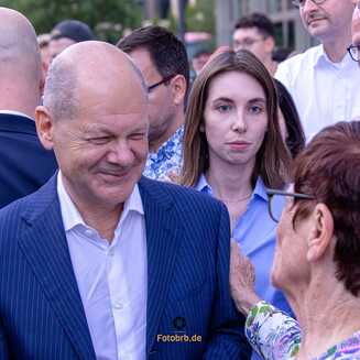 Bundeskanzler Olaf Scholz und ehemalige Bundestagspräsidentin Rita Süssmuth (CDU)