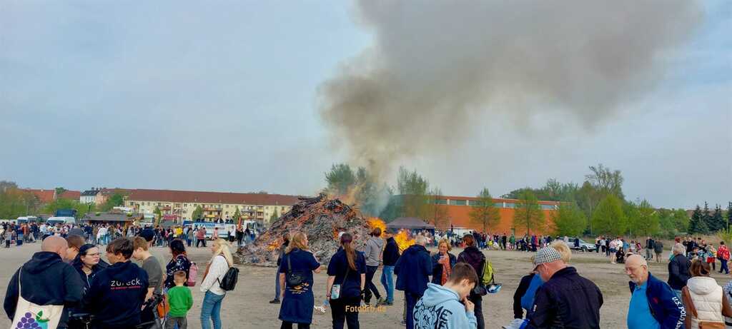 Letztes Osterfeuer am Wiesenweg: Abschied von Tradition