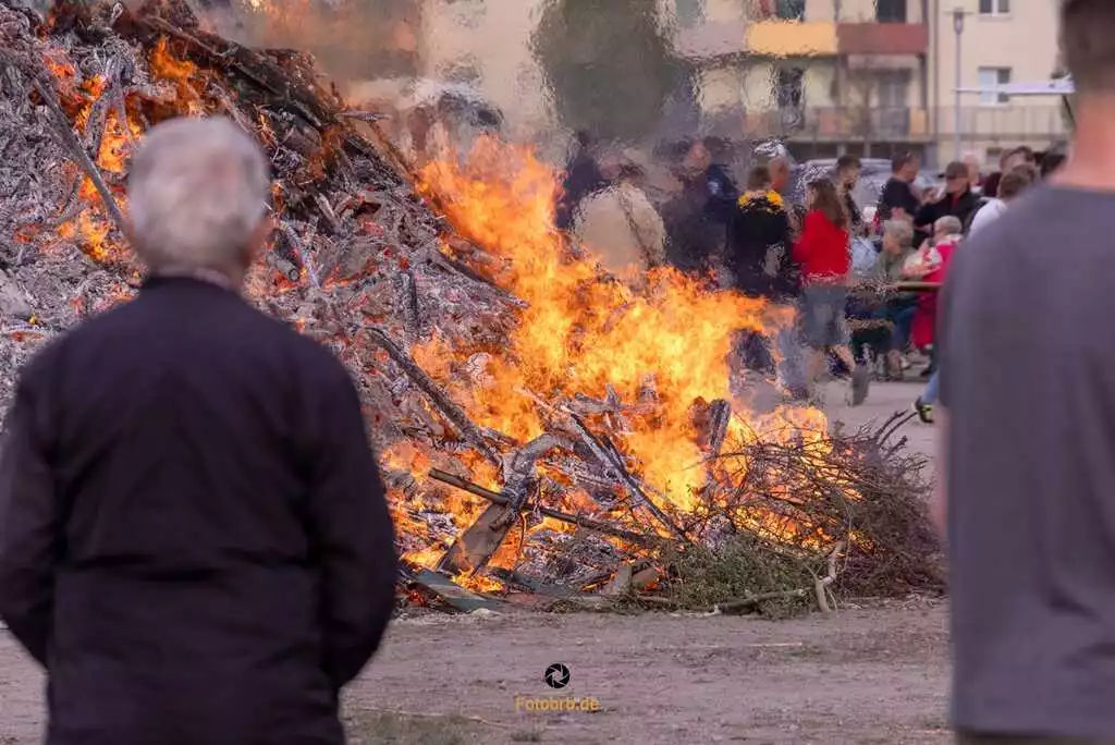 Letztes Osterfeuer am Wiesenweg