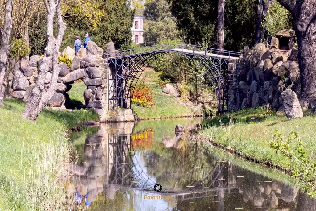 Harmonische Verbindung von Gartenbildern und Architektur