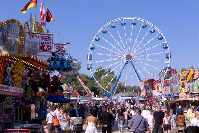Packhofgelände (Wiese) mit dem größten Jahrmarkt