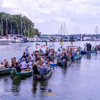 Die Plauer Fischer: Tradition und Havel im Blickpunkt - Fotobrb: Faszination Fotografie aus Brandenburg an der Havel Prozession_der_Plauer_Fischer_2025_1398
