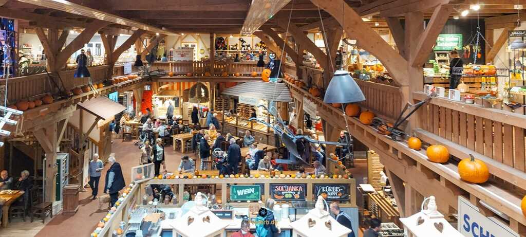 Scheunenküche mit Dekoscheune