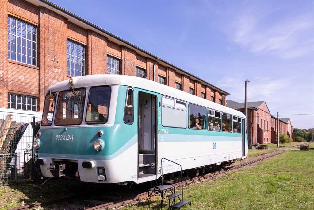 Am Tag der Schiene fuhr ein Ferkeltaxi der Baureihen 771/772 (ehemals VT 2.09) der Deutschen Reichsbahn von Standort zu Standort.